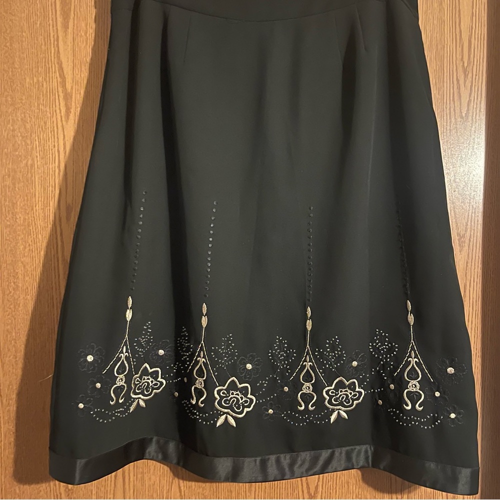 LOFT Ann Taylor Women’s Black Skirt Size 10 Embroidered with Embellishments - Picture 2 of 7